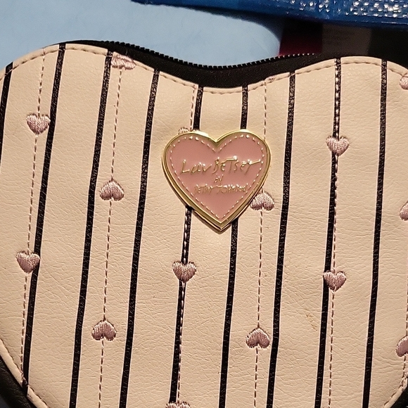 Love Moschino Heart-Shaped Black and Cream Clutch - Picture 2 of 7